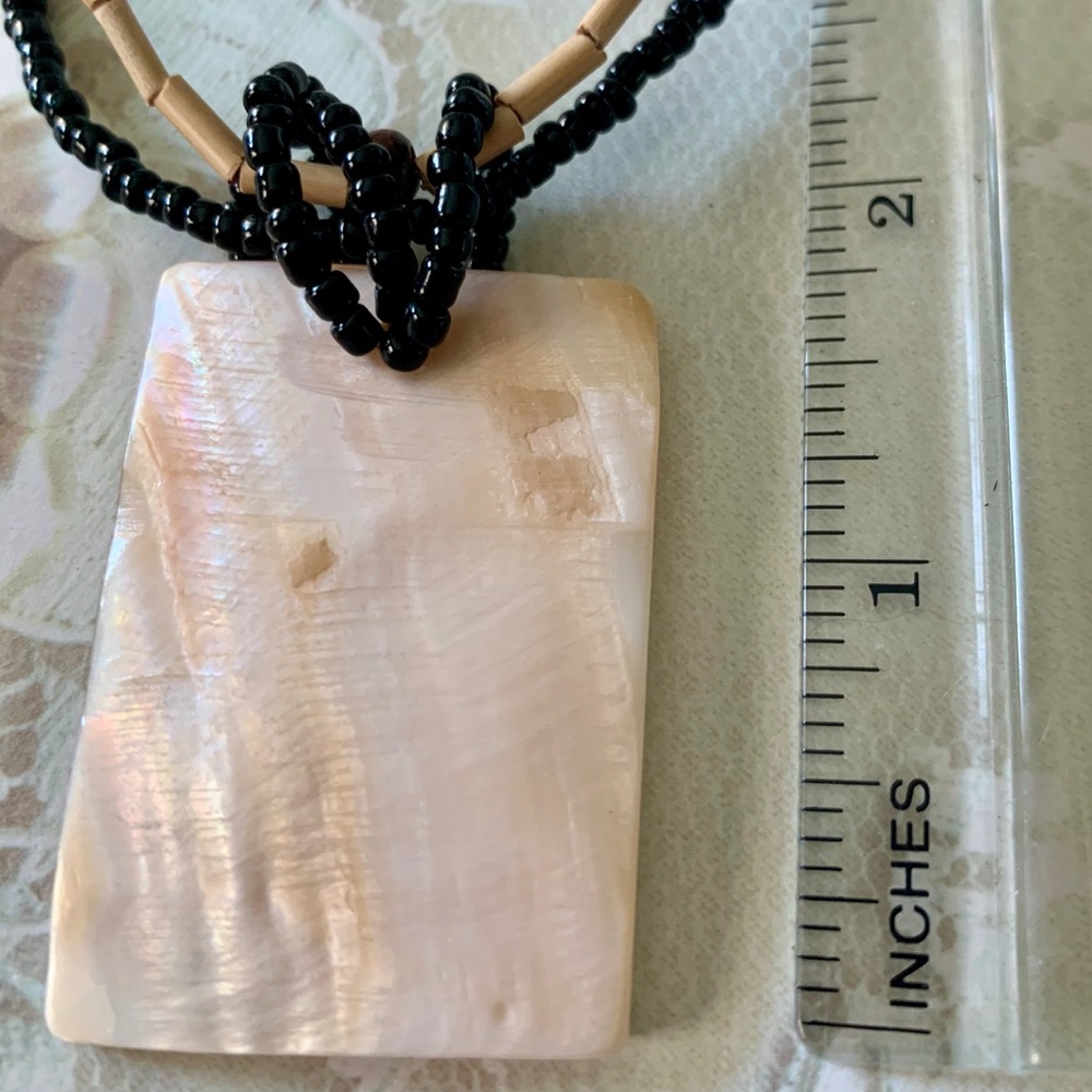 Shell pendant necklace - Picture 8 of 10